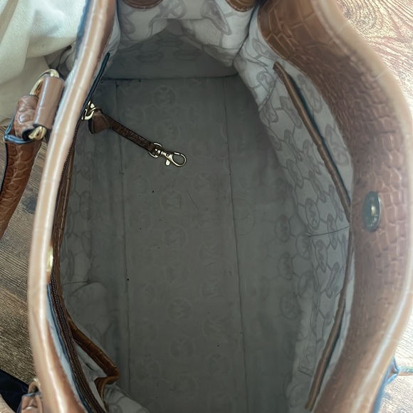 Michael Kors leather and fabric purse with handles! - Picture 6 of 7